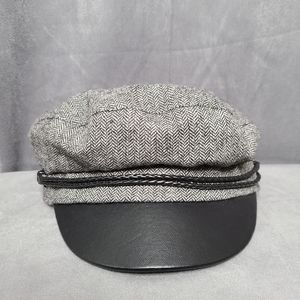 Gray Newsboy cap with pleather detail